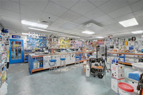 Commercial property in Fort Myers, Florida № 2020686 - photo 6