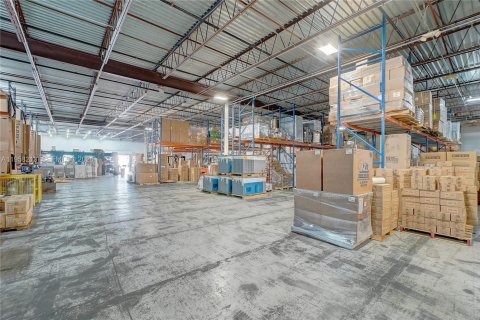 Commercial property in Fort Myers, Florida № 2020686 - photo 7