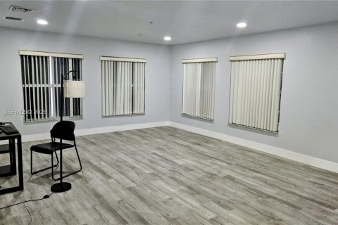 Casa en alquiler en Fort Lauderdale, Florida, 7 dormitorios, 268.67 m2 № 2011561 - foto 4