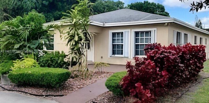 Casa en Fort Lauderdale, Florida 7 dormitorios, 268.67 m2 № 2011561