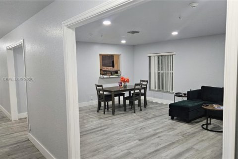 Casa en alquiler en Fort Lauderdale, Florida, 7 dormitorios, 268.67 m2 № 2011561 - foto 12