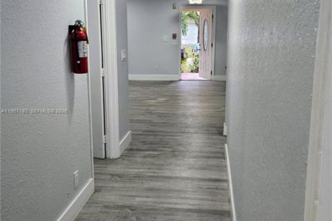 Casa en alquiler en Fort Lauderdale, Florida, 7 dormitorios, 268.67 m2 № 2011561 - foto 6
