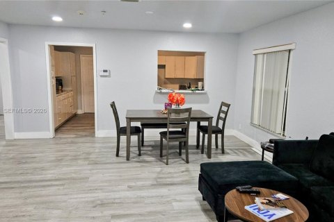 Casa en alquiler en Fort Lauderdale, Florida, 7 dormitorios, 268.67 m2 № 2011561 - foto 11