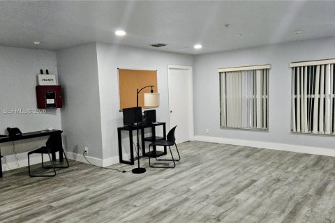 Casa en alquiler en Fort Lauderdale, Florida, 7 dormitorios, 268.67 m2 № 2011561 - foto 3