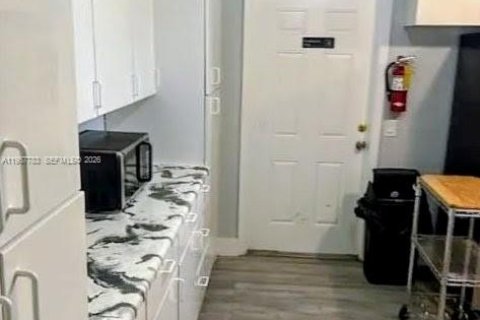 Casa en alquiler en Fort Lauderdale, Florida, 7 dormitorios, 268.67 m2 № 2011561 - foto 7