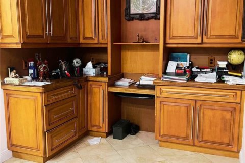 House in Miami, Florida 4 bedrooms, 213.58 sq.m. № 1965599 - photo 29