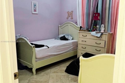 House in Miami, Florida 4 bedrooms, 213.58 sq.m. № 1965599 - photo 21