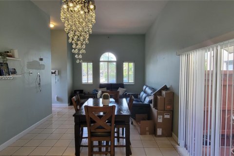 House in Homestead, Florida 3 bedrooms, 111.48 sq.m. № 1761823 - photo 1