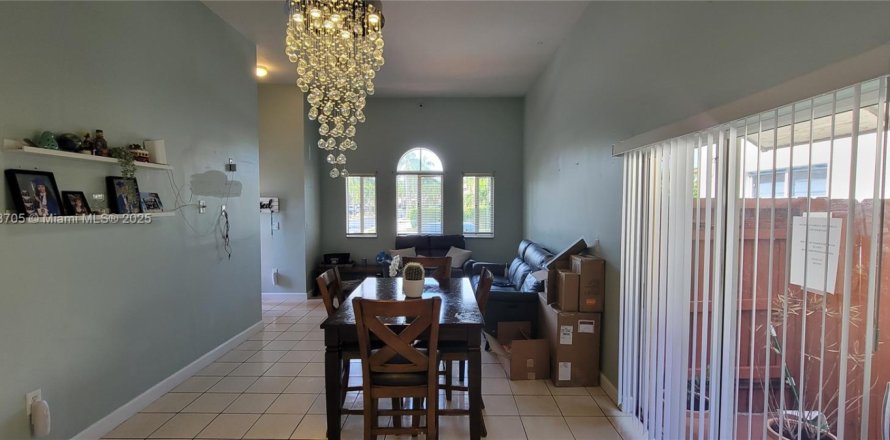 House in Homestead, Florida 3 bedrooms, 111.48 sq.m. № 1761823