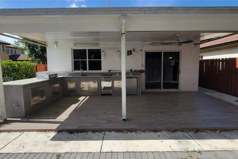 House in Homestead, Florida 3 bedrooms, 111.48 sq.m. № 1761823 - photo 26