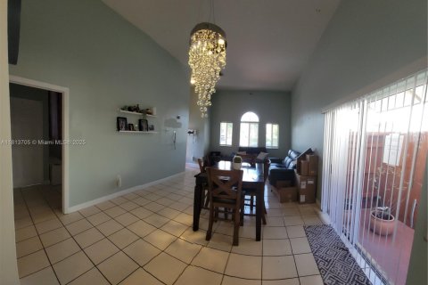 House in Homestead, Florida 3 bedrooms, 111.48 sq.m. № 1761823 - photo 3