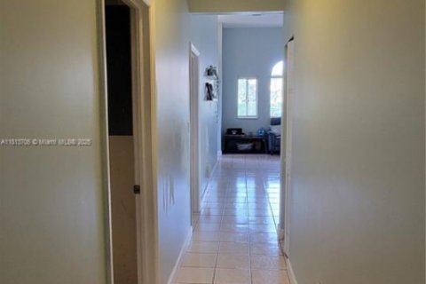 House in Homestead, Florida 3 bedrooms, 111.48 sq.m. № 1761823 - photo 10