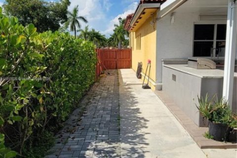 House in Homestead, Florida 3 bedrooms, 111.48 sq.m. № 1761823 - photo 23