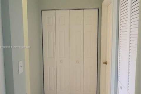 House in Homestead, Florida 3 bedrooms, 111.48 sq.m. № 1761823 - photo 11