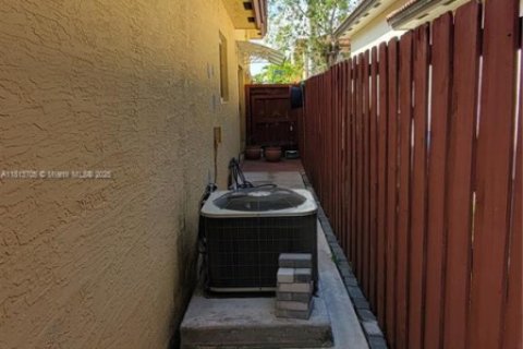 House in Homestead, Florida 3 bedrooms, 111.48 sq.m. № 1761823 - photo 18