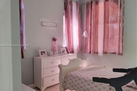 House in Homestead, Florida 3 bedrooms, 111.48 sq.m. № 1761823 - photo 5