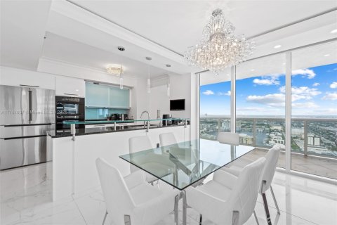 Condo in Hallandale Beach, Florida, 2 bedrooms  № 1664370 - photo 25