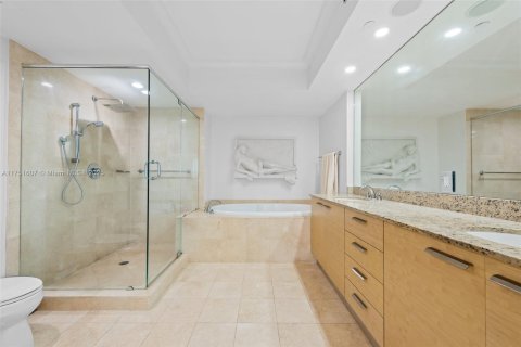 Condo in Hallandale Beach, Florida, 2 bedrooms  № 1664370 - photo 11