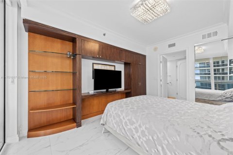 Condo in Hallandale Beach, Florida, 2 bedrooms  № 1664370 - photo 5