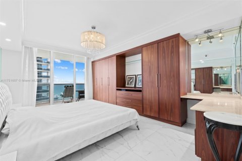 Condo in Hallandale Beach, Florida, 2 bedrooms  № 1664370 - photo 9