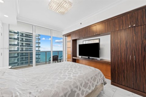 Condo in Hallandale Beach, Florida, 2 bedrooms  № 1664370 - photo 3