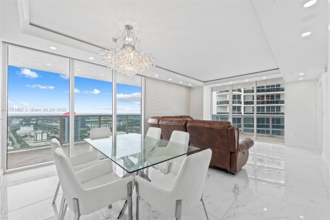 Condo in Hallandale Beach, Florida, 2 bedrooms  № 1664370 - photo 23