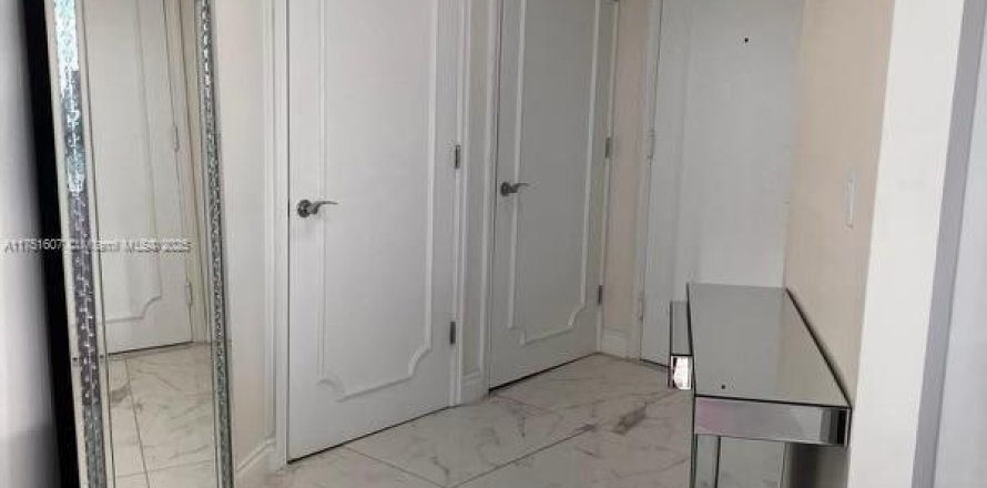 Condo in Hallandale Beach, Florida, 2 bedrooms  № 1664370
