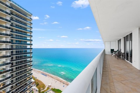 Condo in Hallandale Beach, Florida, 2 bedrooms  № 1664370 - photo 15
