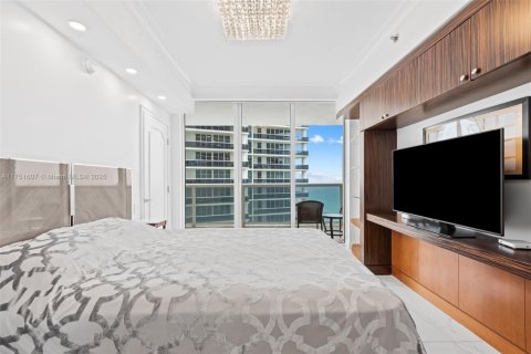 Condo in Hallandale Beach, Florida, 2 bedrooms  № 1664370 - photo 6
