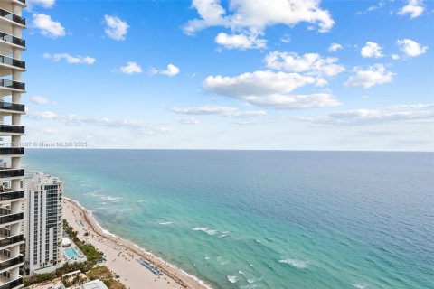 Condo in Hallandale Beach, Florida, 2 bedrooms  № 1664370 - photo 18