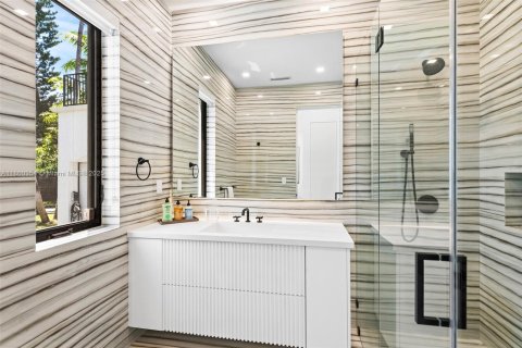 Casa en venta en Bal Harbour, Florida, 6 dormitorios, 582.22 m2 № 2002283 - foto 23