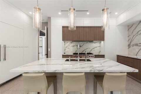 Casa en venta en Bal Harbour, Florida, 6 dormitorios, 582.22 m2 № 2002283 - foto 17