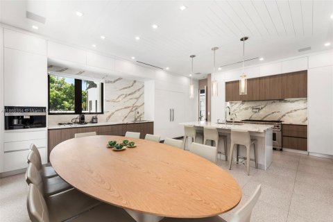 Casa en venta en Bal Harbour, Florida, 6 dormitorios, 582.22 m2 № 2002283 - foto 19