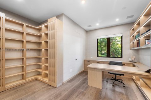 Casa en venta en Bal Harbour, Florida, 6 dormitorios, 582.22 m2 № 2002283 - foto 27