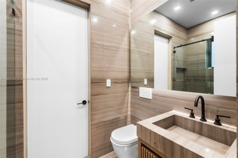 Casa en venta en Bal Harbour, Florida, 6 dormitorios, 582.22 m2 № 2002283 - foto 28