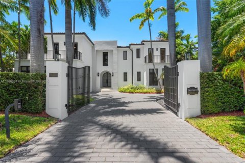 Casa en Bal Harbour, Florida 6 dormitorios, 582.22 m2 № 2002283