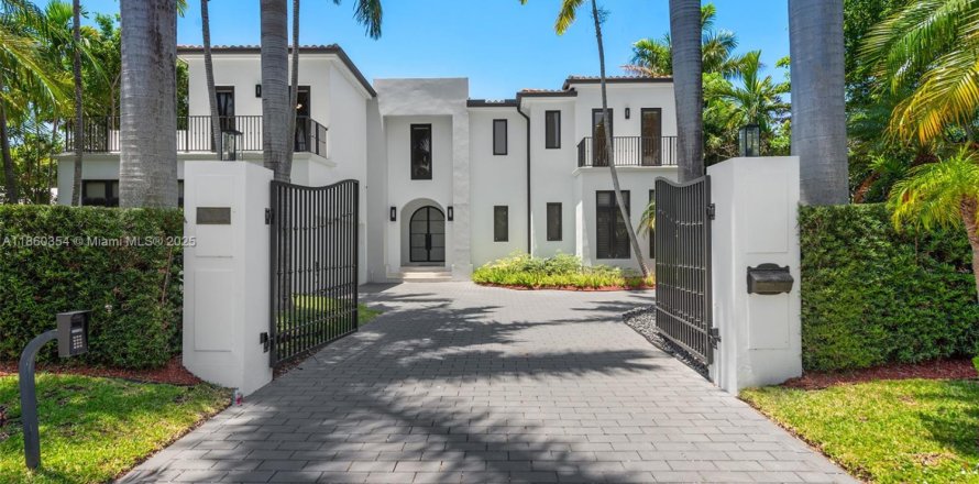 Casa en Bal Harbour, Florida 6 dormitorios, 582.22 m2 № 2002283