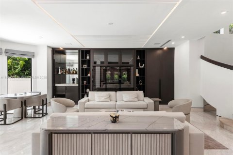 Casa en venta en Bal Harbour, Florida, 6 dormitorios, 582.22 m2 № 2002283 - foto 9