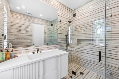 Casa en venta en Bal Harbour, Florida, 6 dormitorios, 582.22 m2 № 2002283 - foto 22