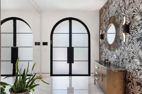 Casa en venta en Bal Harbour, Florida, 6 dormitorios, 582.22 m2 № 2002283 - foto 5