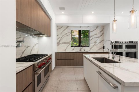 Casa en venta en Bal Harbour, Florida, 6 dormitorios, 582.22 m2 № 2002283 - foto 16