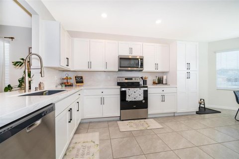 Casa en alquiler en Deltona, Florida, 3 dormitorios, 161.84 m2 № 1918190 - foto 6