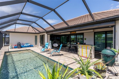 House in Port Charlotte, Florida 3 bedrooms, 208.94 sq.m. № 2213148 - photo 3