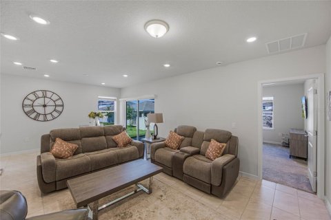 House in Davenport, Florida 4 bedrooms, 146.79 sq.m. № 2195849 - photo 10