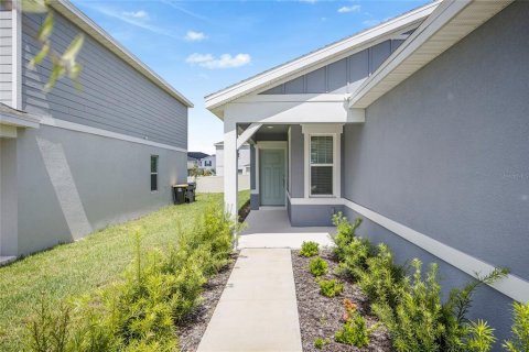 House in Davenport, Florida 4 bedrooms, 146.79 sq.m. № 2195849 - photo 3