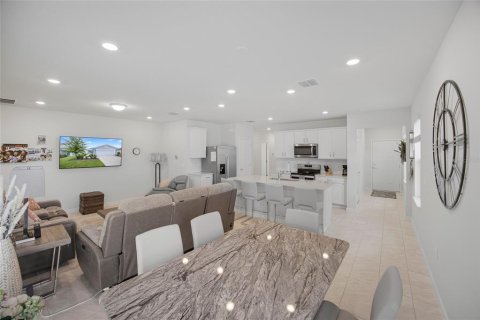 House in Davenport, Florida 4 bedrooms, 146.79 sq.m. № 2195849 - photo 6