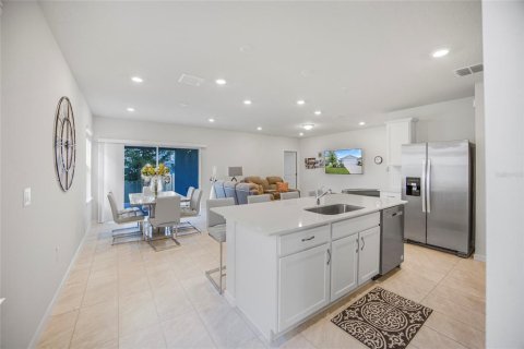 House in Davenport, Florida 4 bedrooms, 146.79 sq.m. № 2195849 - photo 5