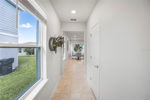 House in Davenport, Florida 4 bedrooms, 146.79 sq.m. № 2195849 - photo 4
