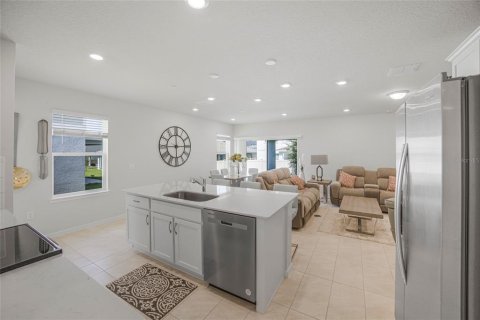 House in Davenport, Florida 4 bedrooms, 146.79 sq.m. № 2195849 - photo 8