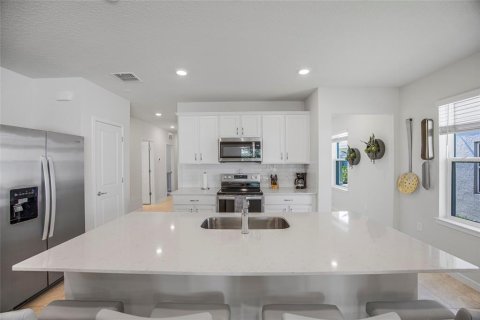 House in Davenport, Florida 4 bedrooms, 146.79 sq.m. № 2195849 - photo 7